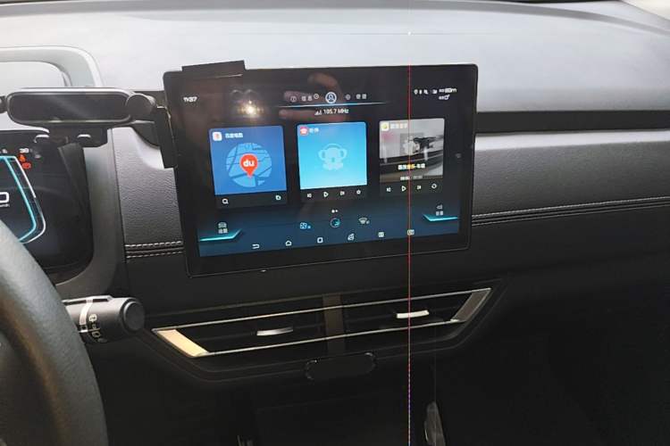 Used BYD Yuan New Energy 2019 EV360 Smart Connect Enjoyment Model Audio And AC Panel