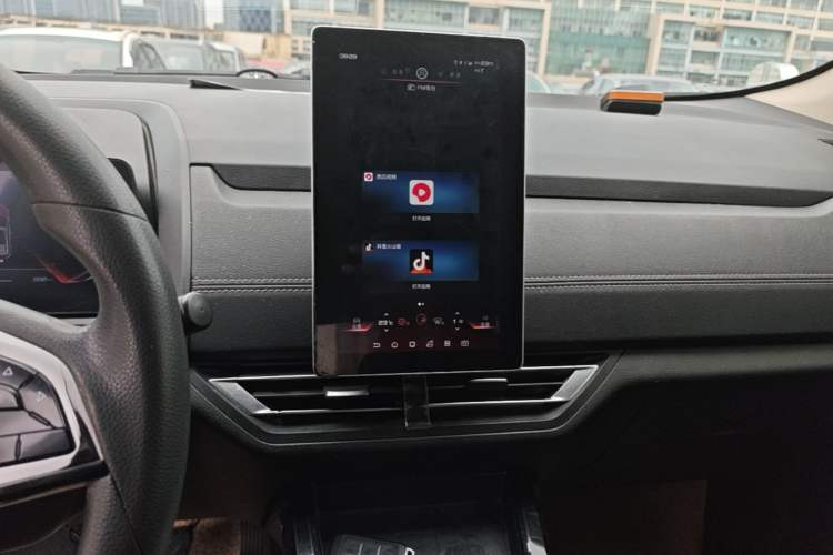 Used BYD Yuan New Energy 2019 EV535 Smart Connect Trendsetting Model Audio And AC Panel