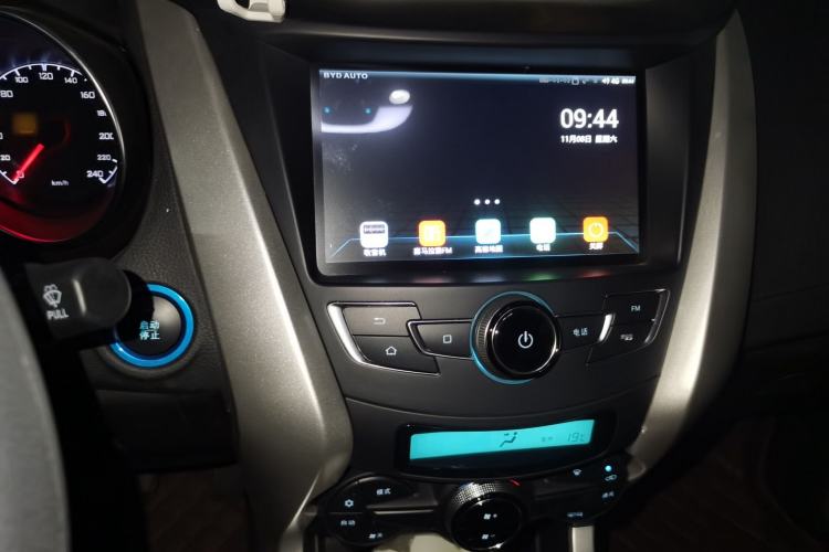Used BYD Yuan New Energy 2019 EV360 Smart Connect Leading Model Audio And AC Panel