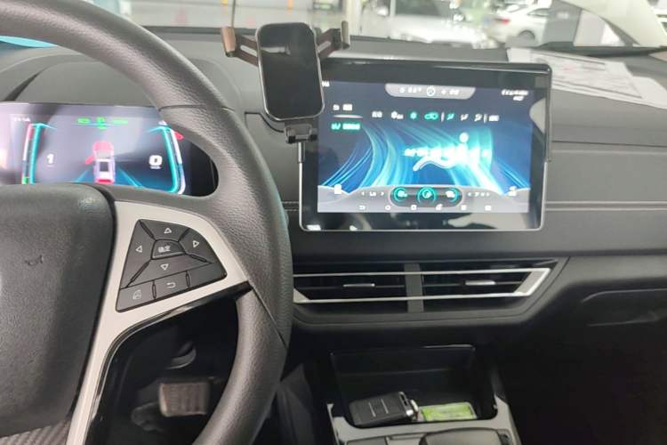 Used BYD Yuan New Energy 2019 EV535 Smart Connect Trendsetting Model Audio And AC Panel