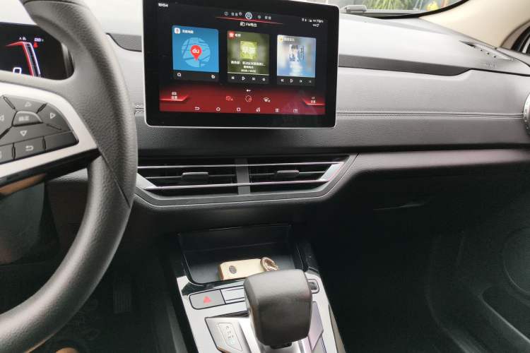 Used BYD Yuan New Energy 2019 EV535 Smart Connect Trendsetting Model Audio And AC Panel