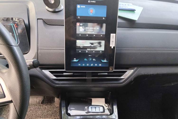 Used BYD Yuan New Energy 2019 EV535 Smart Connect Trendsetting Model Audio And AC Panel