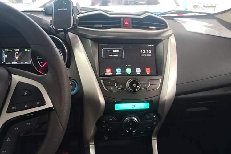 Used BYD Yuan New Energy 2019 EV360 Smart Connect Leading Model Audio And AC Panel