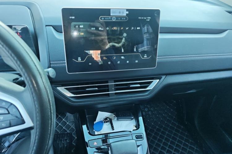 Used BYD Yuan New Energy 2019 EV535 Smart Connect Trendsetting Model Audio And AC Panel