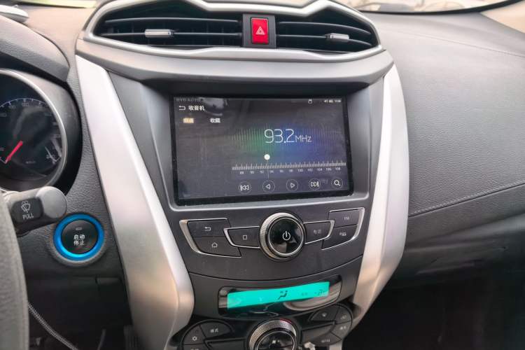 Used BYD Yuan New Energy 2019 EV360 Smart Connect Enjoyment Model Audio And AC Panel