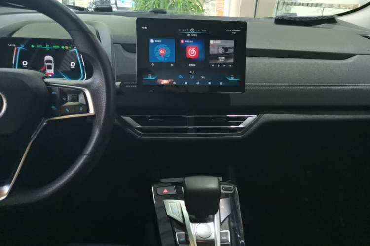 Used BYD Yuan New Energy 2019 EV535 Smart Connect Trendsetting Model Audio And AC Panel