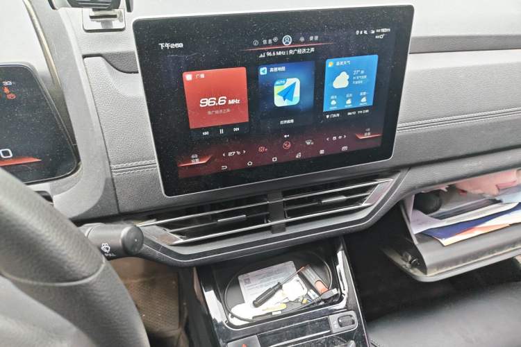 Used BYD Yuan New Energy 2019 EV535 Smart Connect Trendsetting Model Audio And AC Panel