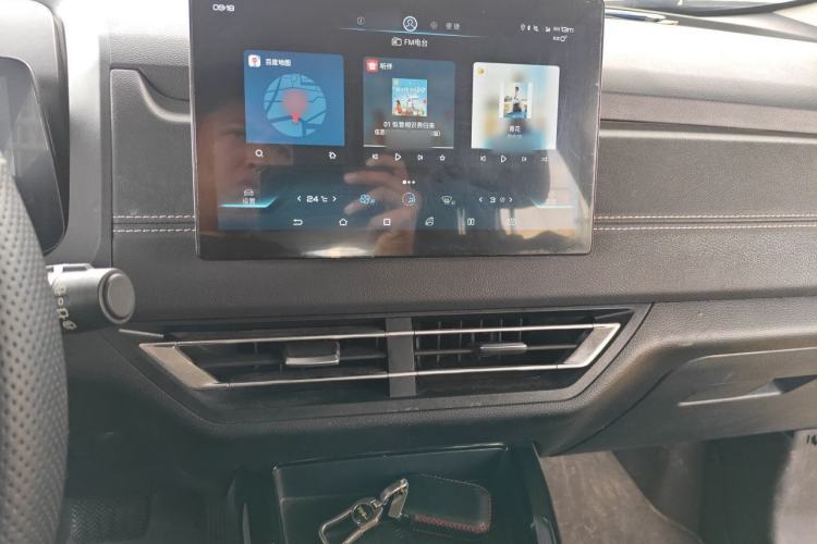 Used BYD Yuan New Energy 2019 EV360 Smart Connect Enjoyment Model Audio And AC Panel