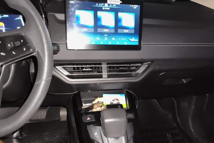Used BYD Yuan New Energy 2019 EV535 Smart Connect Trendsetting Model Audio And AC Panel