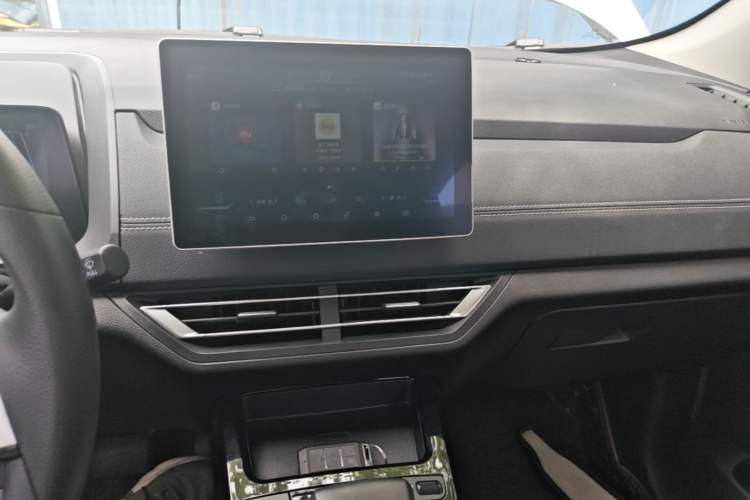 Used BYD Yuan New Energy 2019 EV535 High-Energy Leading Edition Audio And AC Panel