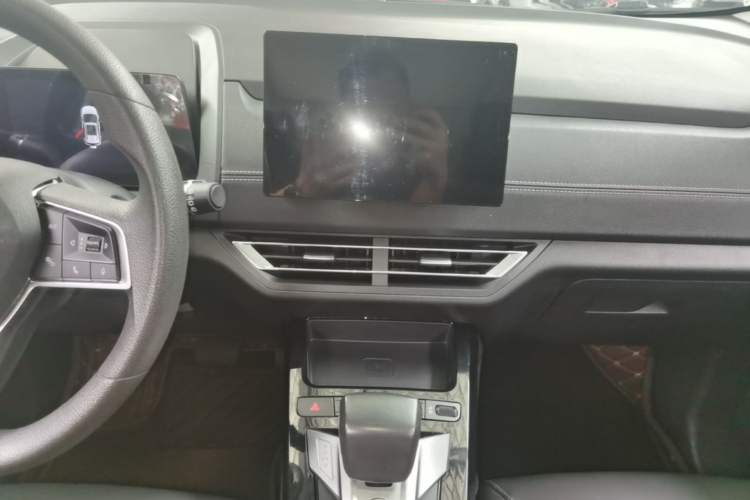 Used BYD Yuan New Energy 2019 EV360 Smart Connect Enjoyment Model Audio And AC Panel