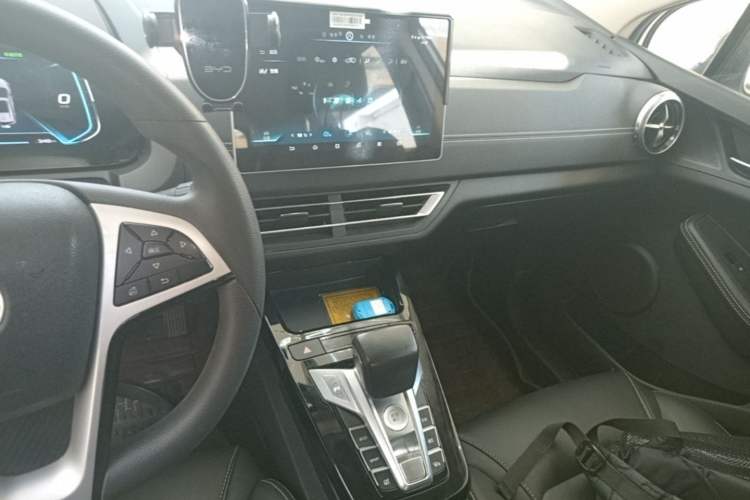 Used BYD Yuan New Energy 2019 EV535 Smart Connect Trendsetting Model Audio And AC Panel