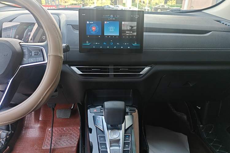 Used BYD Yuan New Energy 2019 EV535 Smart Connect Trendsetting Model Audio And AC Panel