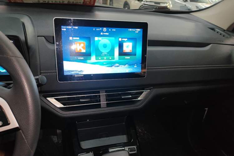 Used BYD Yuan New Energy 2019 EV535 High-Energy Leading Edition Audio And AC Panel