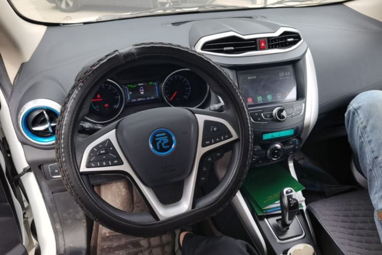 Used BYD Yuan New Energy 2019 EV360 Smart Connect Leading Model Center Console