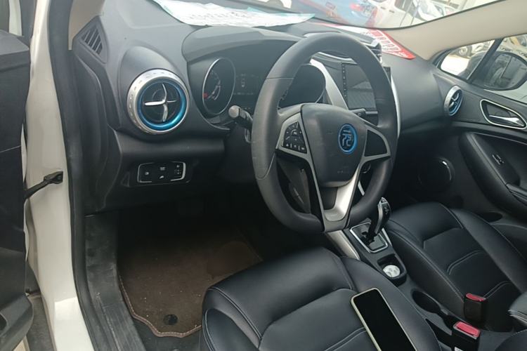 Used BYD Yuan New Energy 2019 EV360 Smart Connect Leading Model Center Console
