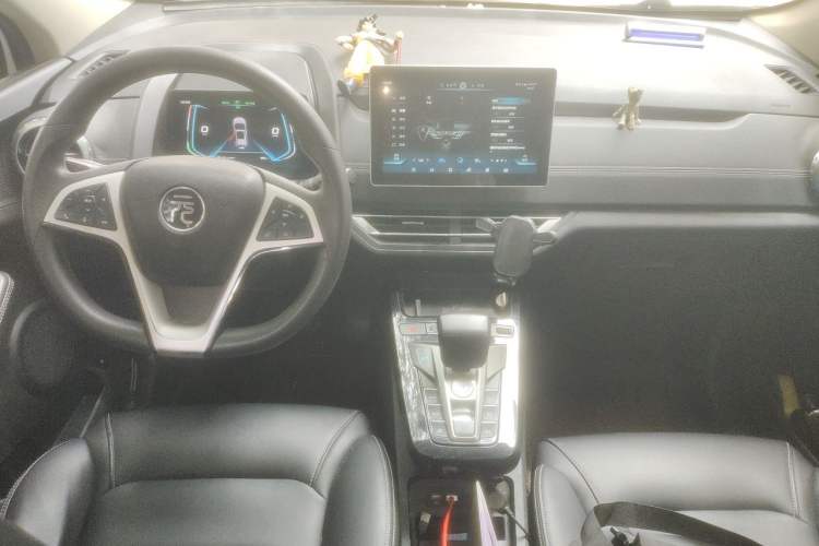 Used BYD Yuan New Energy 2019 EV535 Smart Connect Trendsetting Model Center Console
