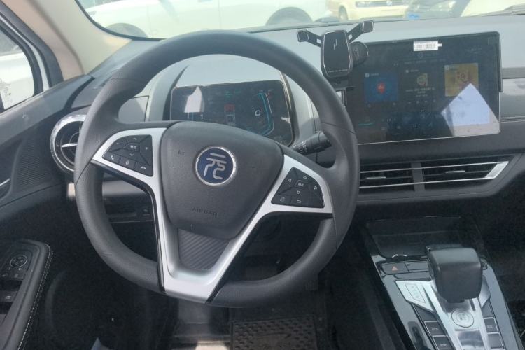 Used BYD Yuan New Energy 2019 EV535 Smart Connect Trendsetting Model Center Console