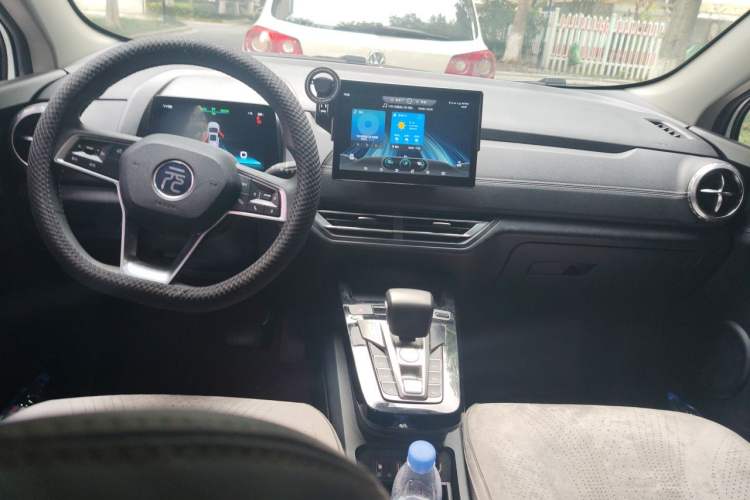 Used BYD Yuan New Energy 2019 EV360 Smart Connect Enjoyment Model Center Console