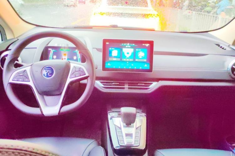 Used BYD Yuan New Energy 2019 EV535 Smart Connect Trendsetting Model Center Console