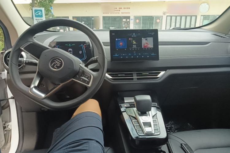 Used BYD Yuan New Energy 2019 EV535 Smart Connect Trendsetting Model Center Console