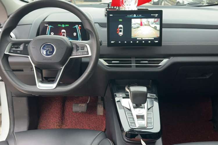 Used BYD Yuan New Energy 2019 EV360 Smart Connect Enjoyment Model Center Console