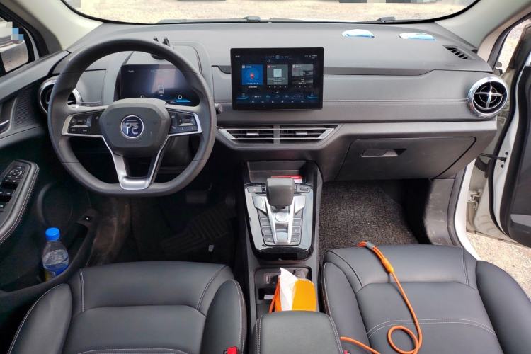 Used BYD Yuan New Energy 2019 EV360 Smart Connect Enjoyment Model Center Console