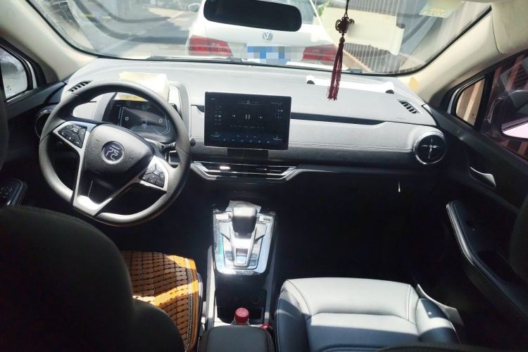 Used BYD Yuan New Energy 2019 EV535 Smart Connect Trendsetting Model Center Console