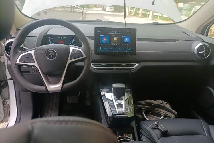 Used BYD Yuan New Energy 2019 EV535 Smart Connect Trendsetting Model Center Console