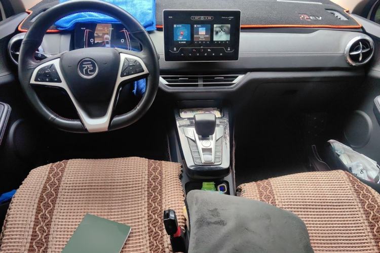 Used BYD Yuan New Energy 2019 EV535 Smart Connect Trendsetting Model Center Console