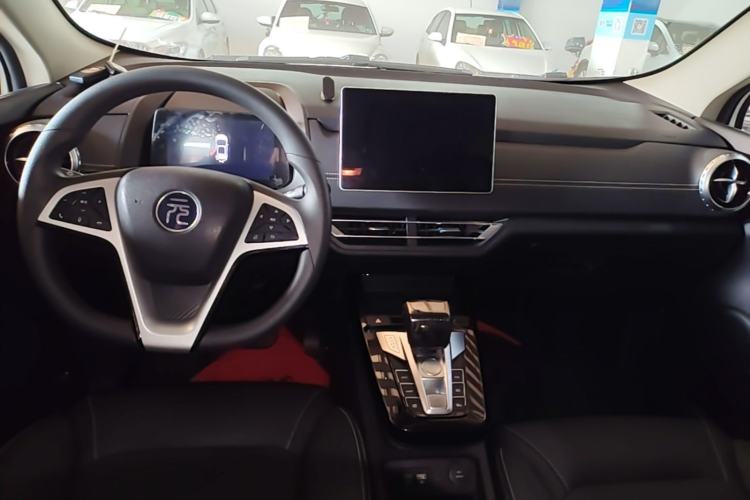 Used BYD Yuan New Energy 2019 EV535 Smart Connect Trendsetting Model Center Console