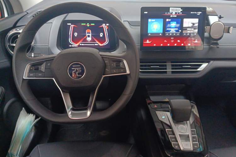 Used BYD Yuan New Energy 2019 EV535 Smart Connect Trendsetting Model Center Console