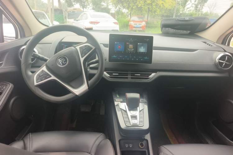 Used BYD Yuan New Energy 2019 EV535 Smart Connect Trendsetting Model Center Console