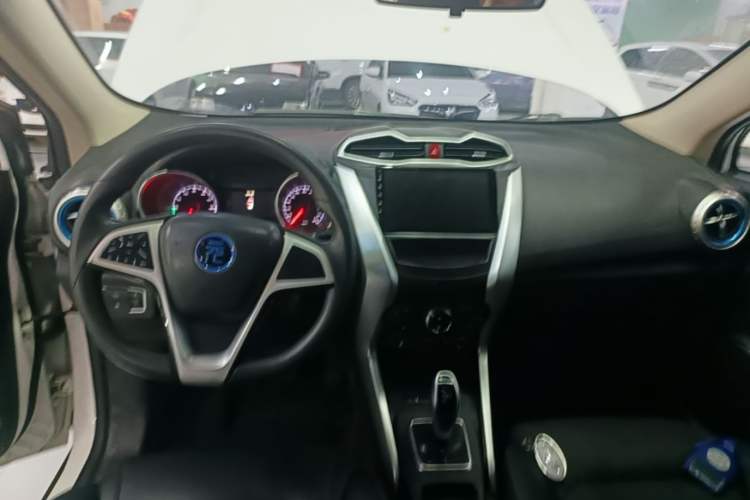 Used BYD Yuan New Energy 2019 EV360 Smart Connect Leading Model Center Console