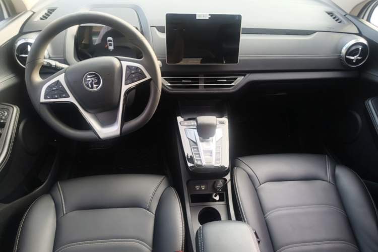 Used BYD Yuan New Energy 2019 EV535 Smart Connect Trendsetting Model Center Console