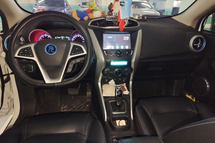 Used BYD Yuan New Energy 2019 EV360 Smart Connect Leading Model Center Console