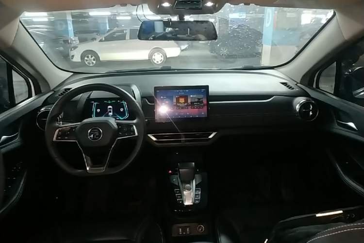 Used BYD Yuan New Energy 2019 EV360 Smart Connect Enjoyment Model Center Console