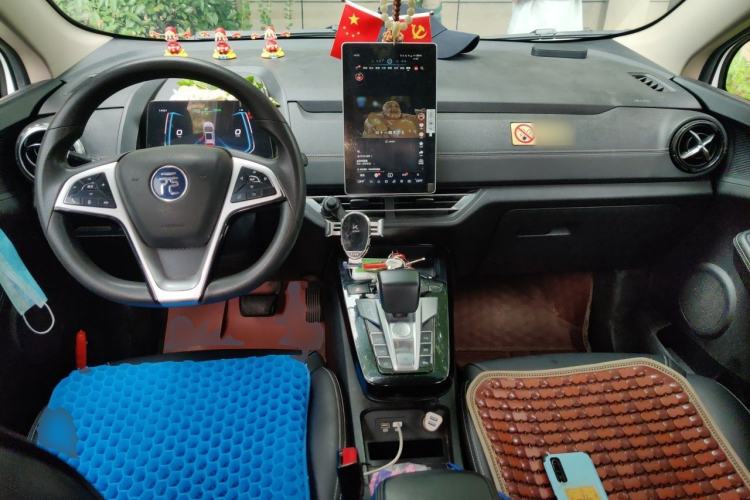Used BYD Yuan New Energy 2019 EV535 Smart Connect Trendsetting Model Center Console