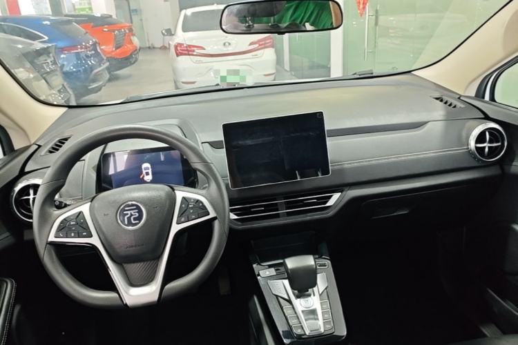 Used BYD Yuan New Energy 2019 EV535 Smart Connect Trendsetting Model Center Console