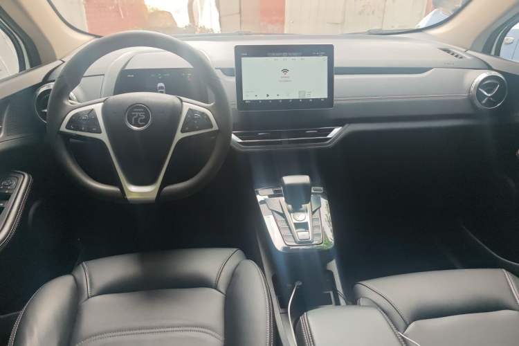 Used BYD Yuan New Energy 2019 EV535 Smart Connect Trendsetting Model Center Console