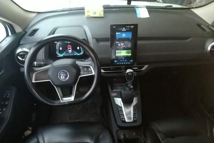 Used BYD Yuan New Energy 2019 EV535 Smart Connect Trendsetting Model Center Console