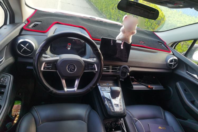 Used BYD Yuan New Energy 2019 EV360 Smart Connect Enjoyment Model Center Console
