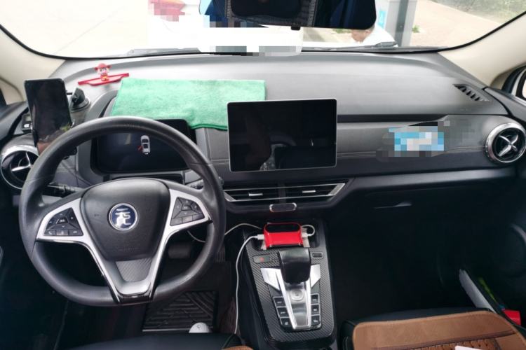 Used BYD Yuan New Energy 2019 EV535 Smart Connect Trendsetting Model Center Console