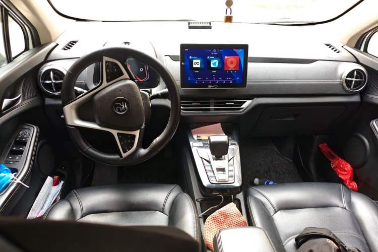 Used BYD Yuan New Energy 2019 EV535 Smart Connect Trendsetting Model Center Console