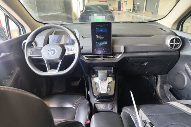 Used BYD Yuan New Energy 2019 EV535 Smart Connect Trendsetting Model Center Console