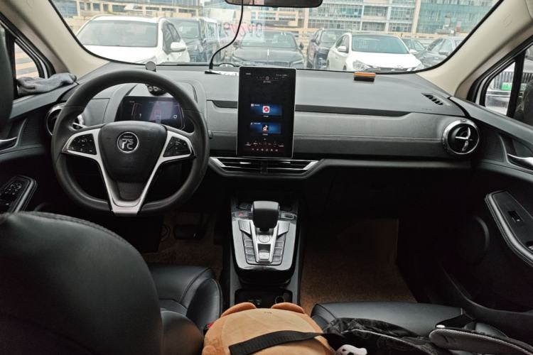 Used BYD Yuan New Energy 2019 EV535 Smart Connect Trendsetting Model Center Console