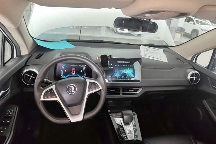 Used BYD Yuan New Energy 2019 EV535 Smart Connect Trendsetting Model Center Console