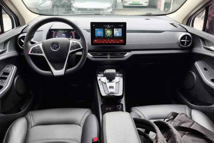 Used BYD Yuan New Energy 2019 EV535 Smart Connect Trendsetting Model Center Console