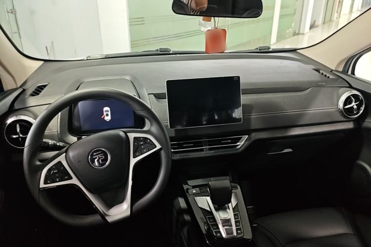 Used BYD Yuan New Energy 2019 EV535 Smart Connect Trendsetting Model Center Console
