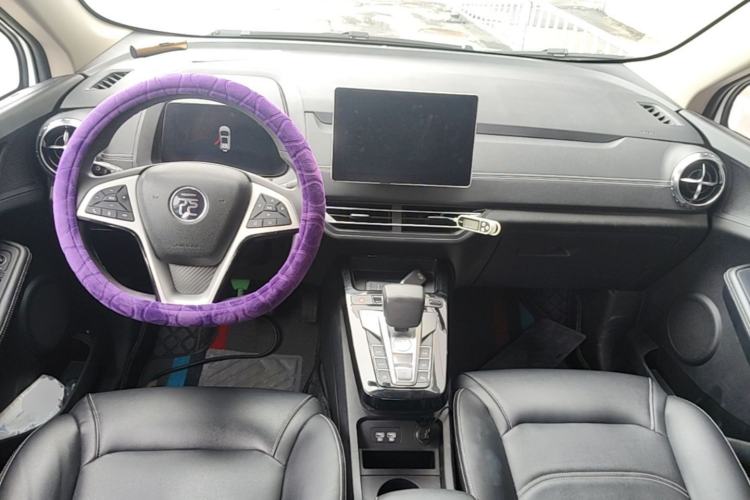 Used BYD Yuan New Energy 2019 EV360 Smart Connect Luxurious Model Center Console